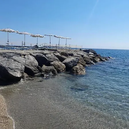 Διαμέρισμα Trilocale Con Giardino Varazze